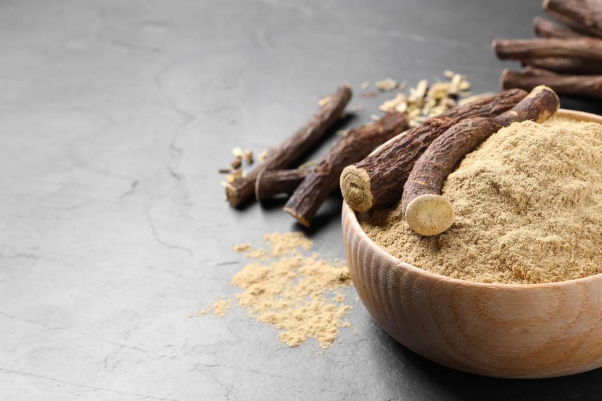 شیرین بیان کاهش درد قاعدگی و رفع علائم یائسگی