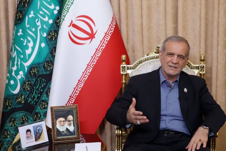 مخالفان در پی تخریب سیاسی جنجال مصاحبه پزشکیان